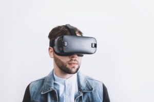 Virtual Reality (VR) and Augmented Reality (AR)